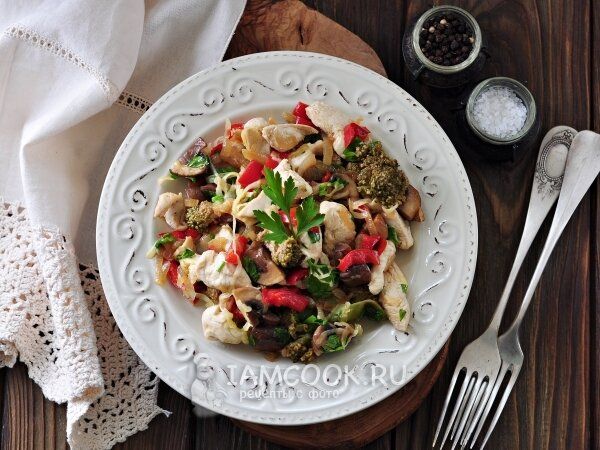 Восхитительный ужин за 15 минут: курица с брокколи и перцем