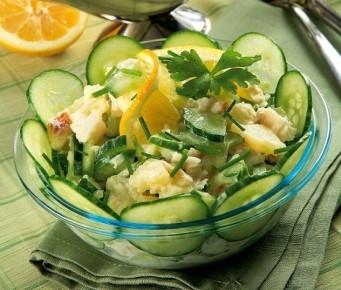 Нежный салат из трески с огурцами и хреном на ваш стол