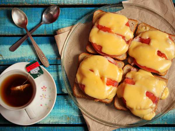 Сэндвич с колбасой и сыром: идеальный завтрак за несколько минут