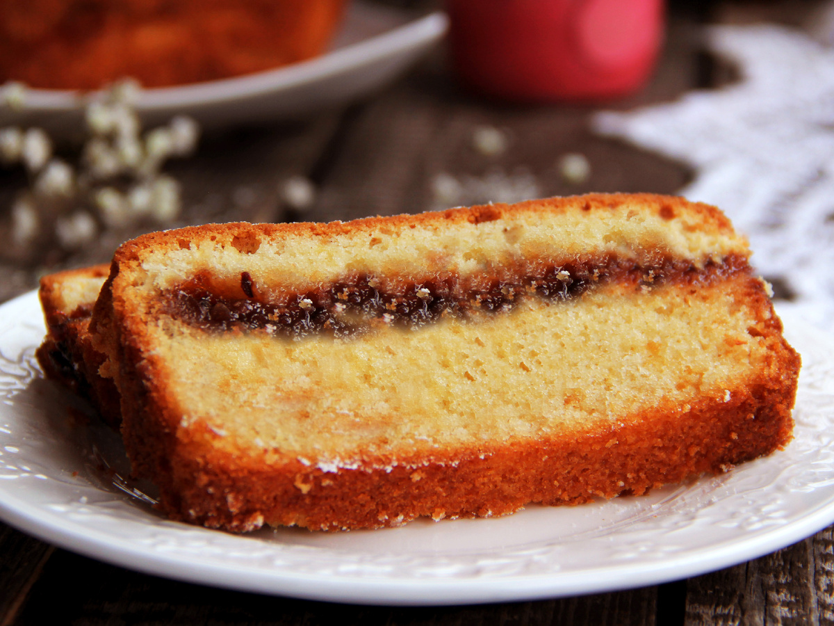 Нежный пирог с вареньем: простой рецепт для уютного вечера
