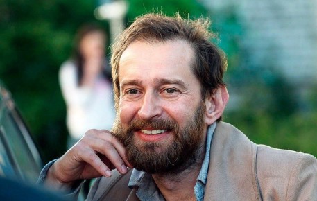 Поколение X: Почему им трудно довериться медицине?