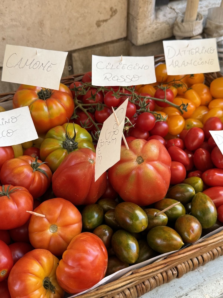 Помидор: Как 'Золотое Яблоко' Итальянской Кухни Завоевало Сердца Гурманов