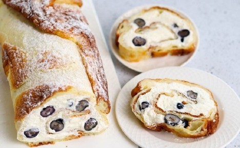 Эклер-рулет: Нежность французского десерта на новогоднем столе