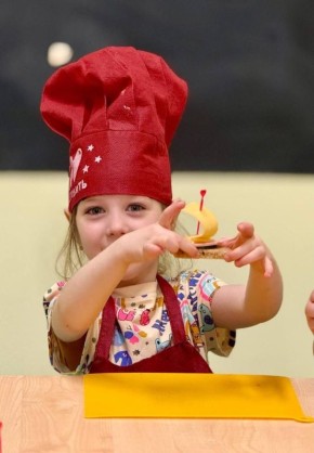 Кулинарное приключение: дети создают съедобные кораблики