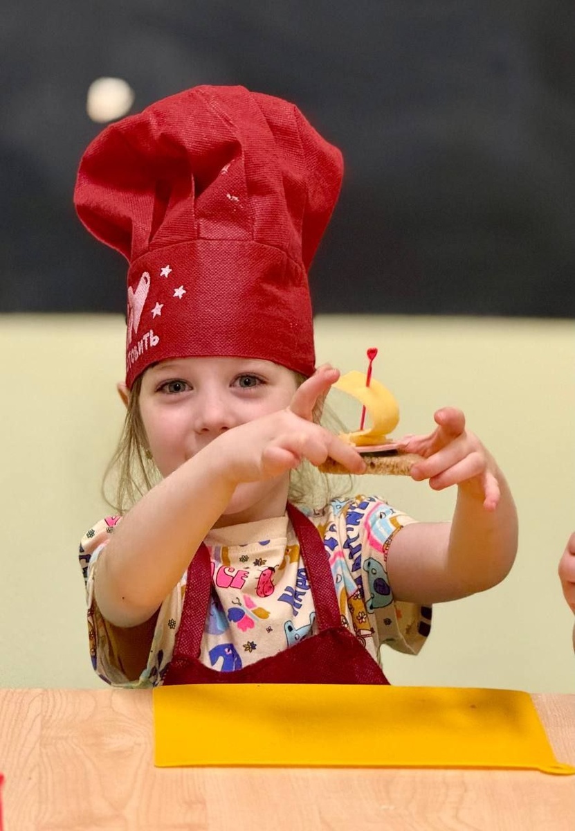 Кулинарное приключение: дети создают съедобные кораблики