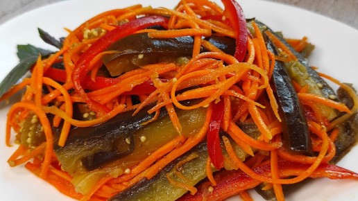 Радость из баклажанов: простое и вкусное блюдо по-корейски