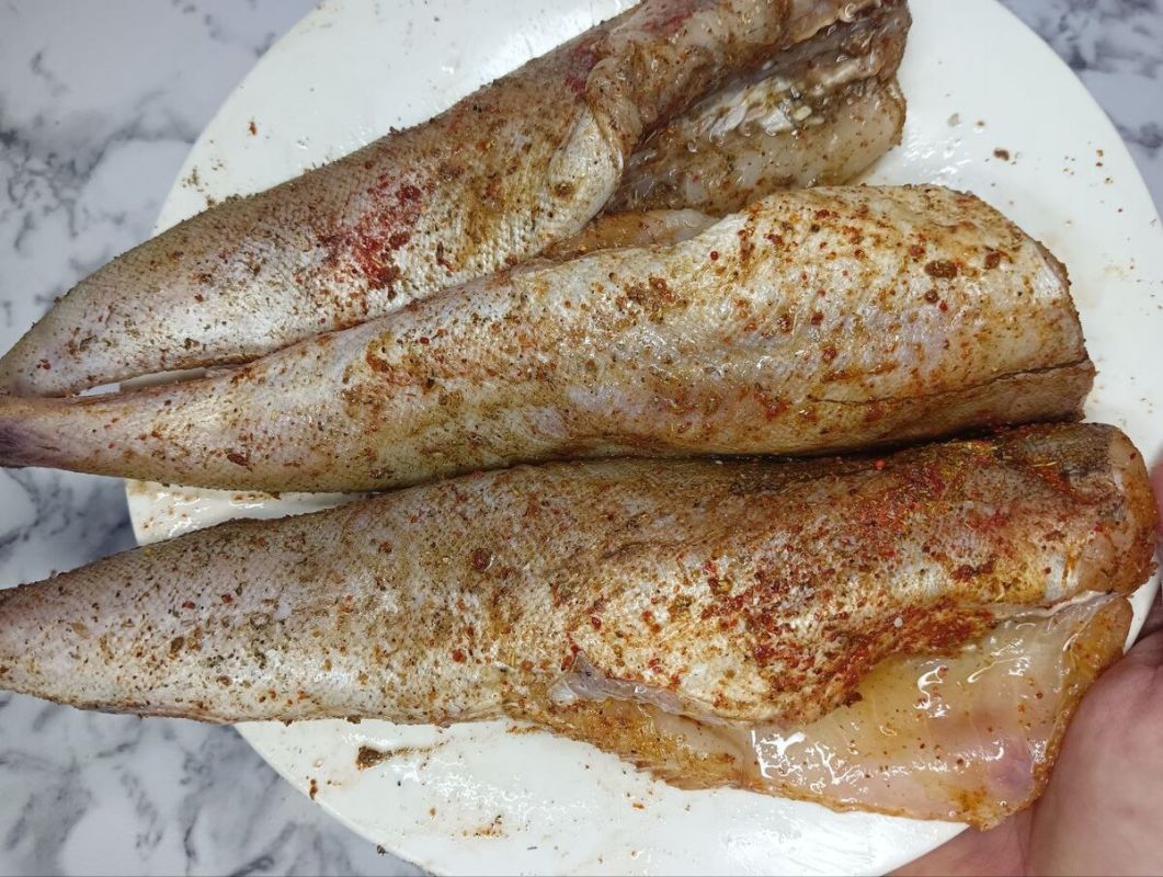 Минтай по-новому: легкий и оригинальный рецепт без сковороды