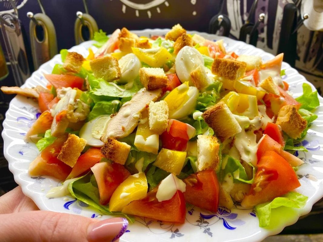 Почти кулинарное преступление: почему заправлять Цезарь майонезом — это ошибка