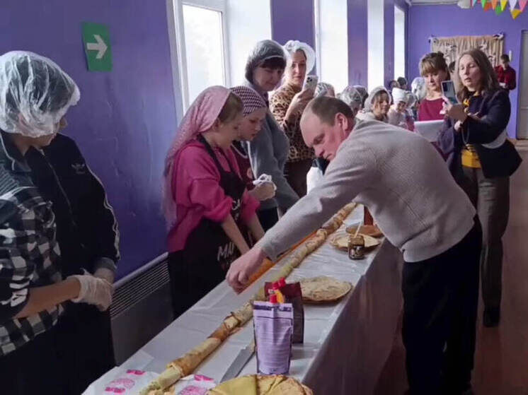 В Куйбышево установили рекорд по самым длинным блинам