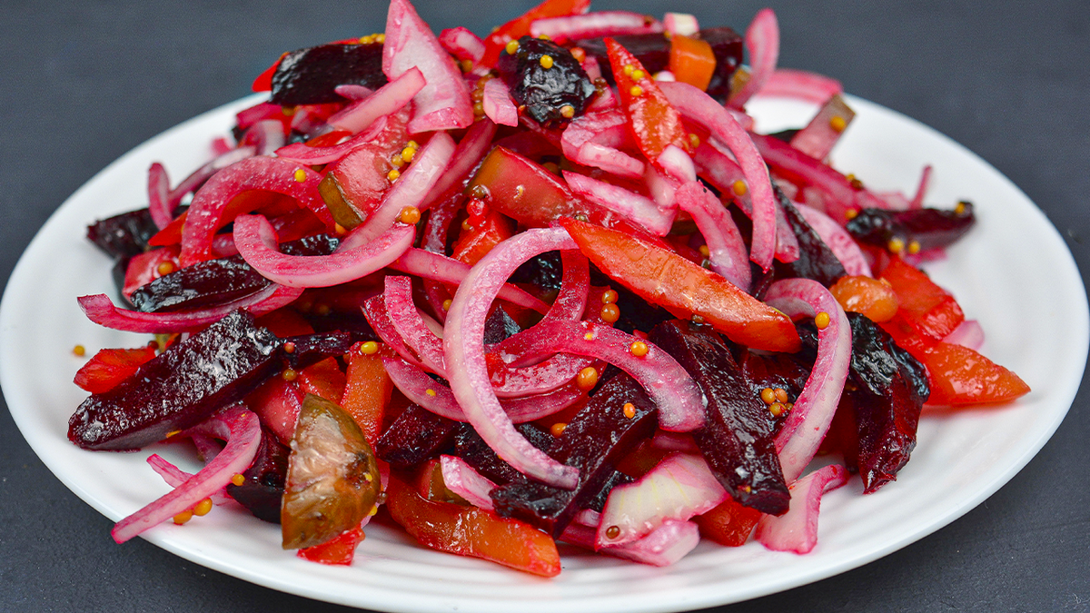 Неповторимый салат с запеченной свеклой: вкусное решение для вашего стола