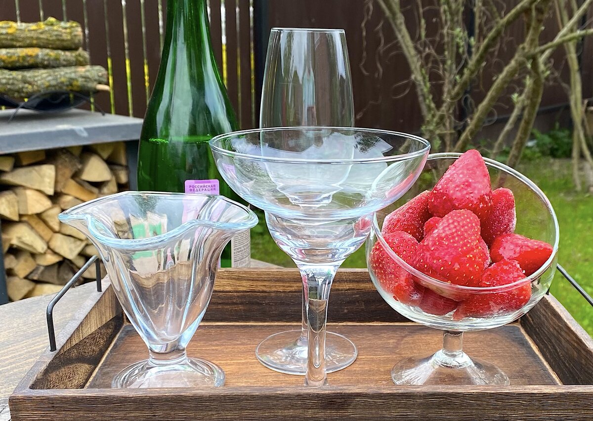 Неподражаемая подача шампанского с клубникой: 3 свежих идеи