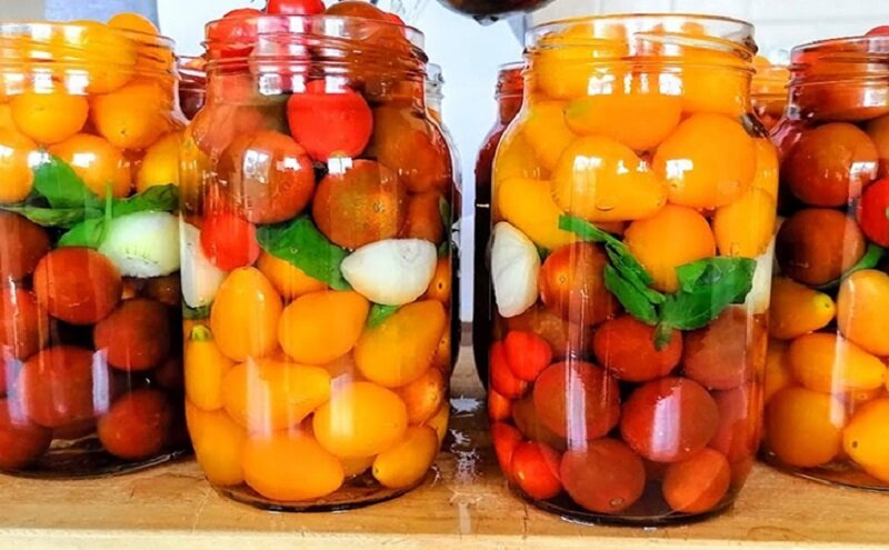 Необычное маринование помидоров с медом: как удивить гостей