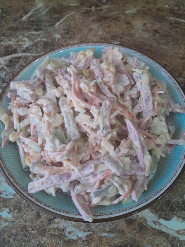 Необычный салат с яркими вкусами для любой компании