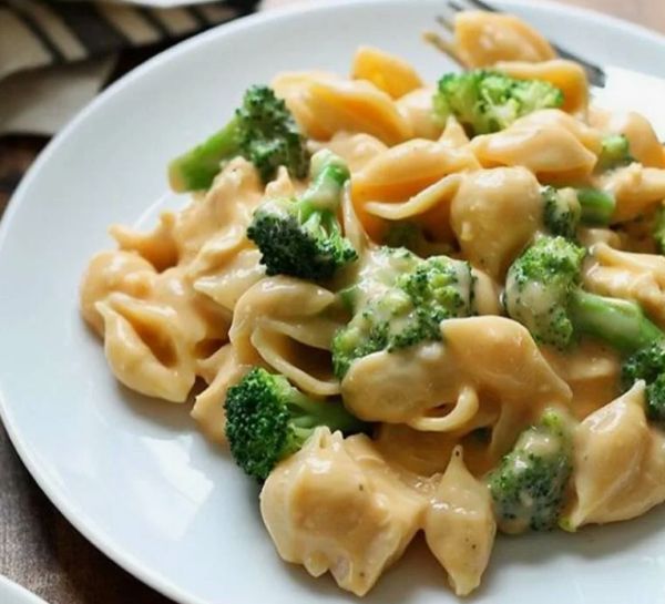 Вкусное путешествие: паста конкильетте с шампиньонами и брокколи