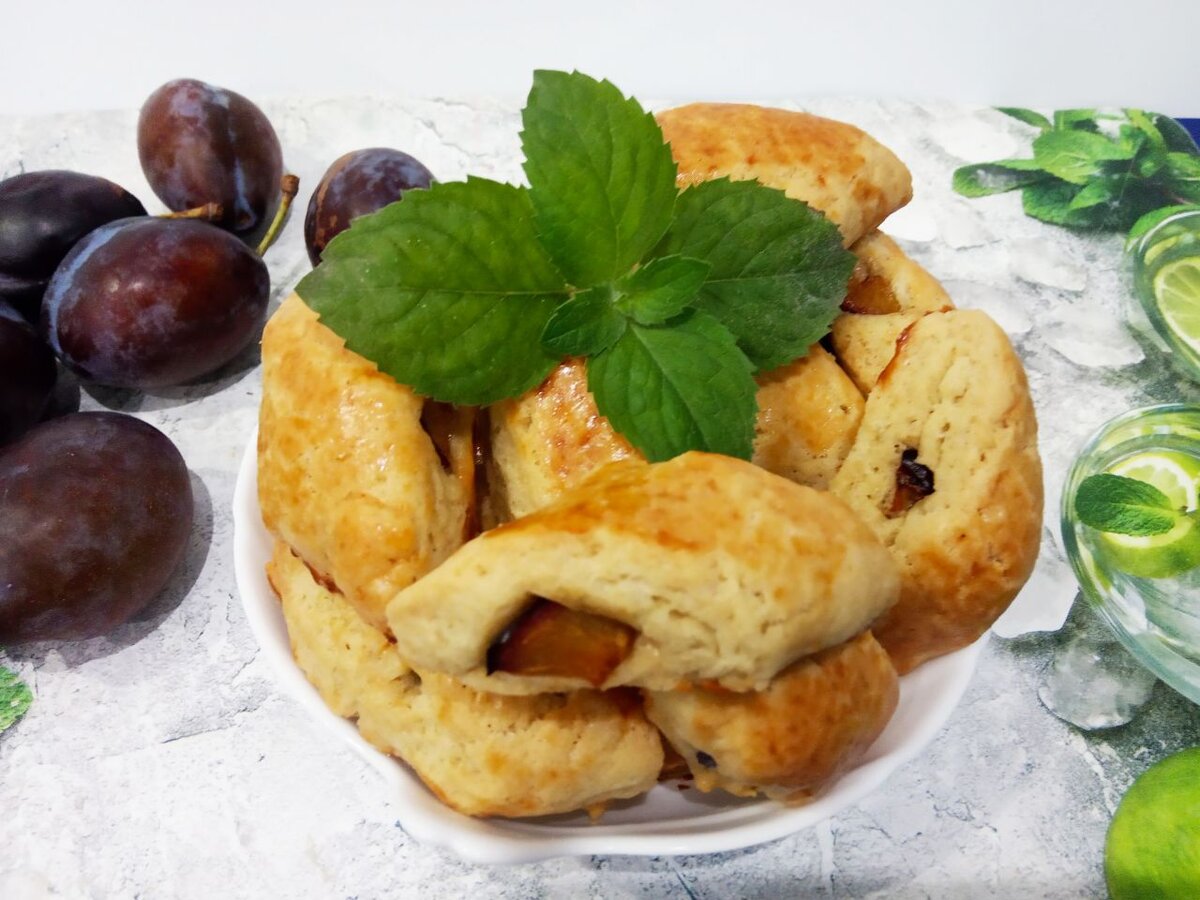 Ароматное песочное печенье с сочной сливовой начинкой