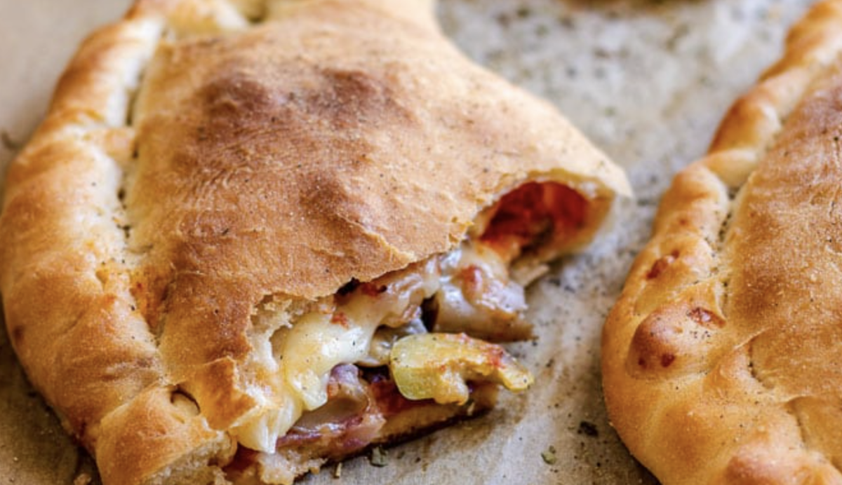 Как приготовить идеальный кальцоне: секреты итальянского закусочного пирога