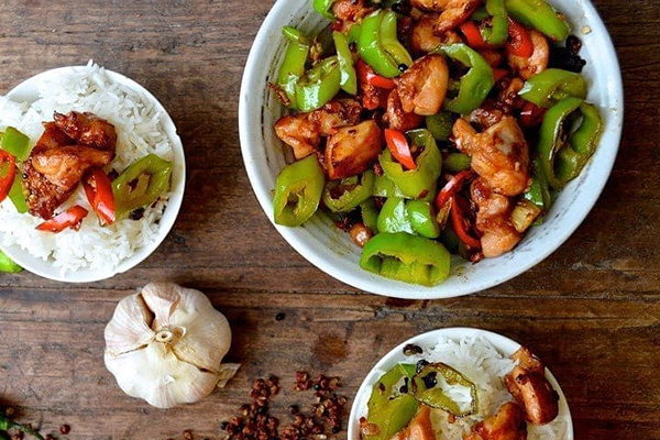Сычуаньская курица с тремя перцами: острые ощущения на вашей кухне