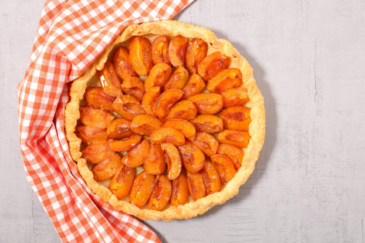 Заливной пирог с абрикосами: утонченный десерт для вашего стола