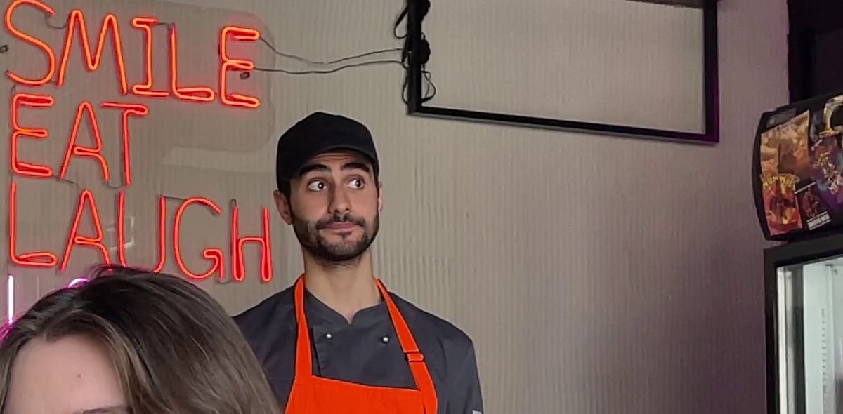Шок в гастрономическом мире: Как увольнение поваров потрясло команду заведения