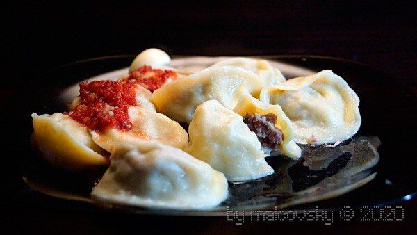 Необычные пельмени с копчёной индейкой: вкусный поворот классического блюда