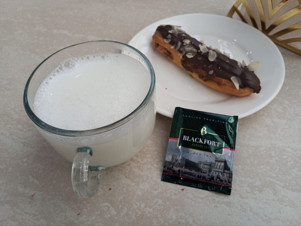 Тайны казахского чая: как молоко превращает напиток в искусство