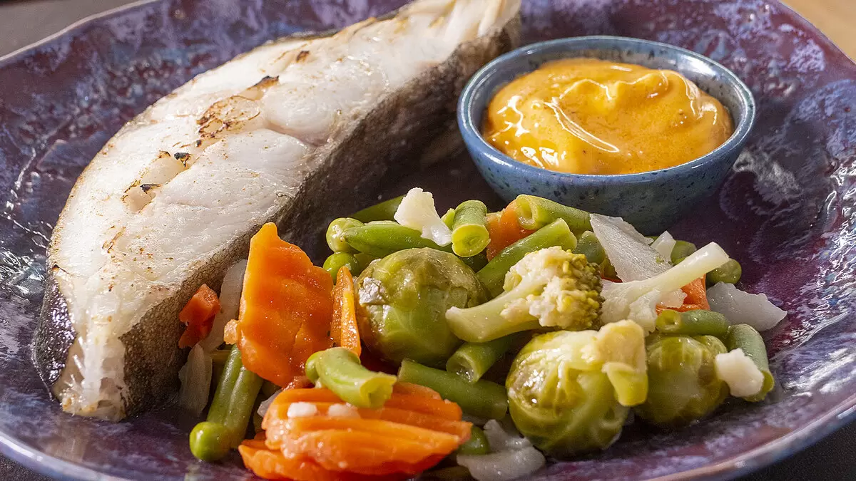 Непревзойденный палтус: секреты идеального ужина с овощами и соусом