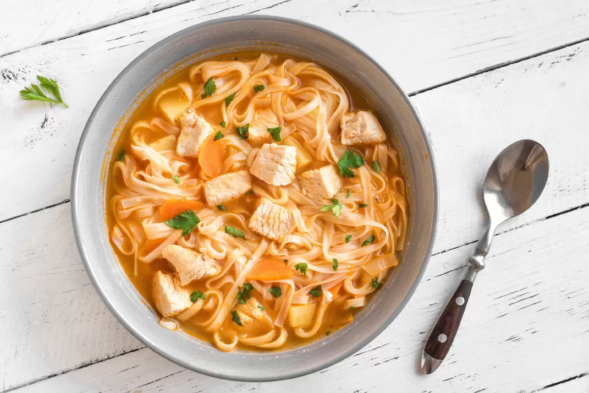 Азиатский куриный суп с лапшой: кулинарный шедевр у вас дома