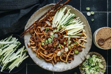 Чжа Цзян Мянь: Аутентичное мясное лакомство из Пекина