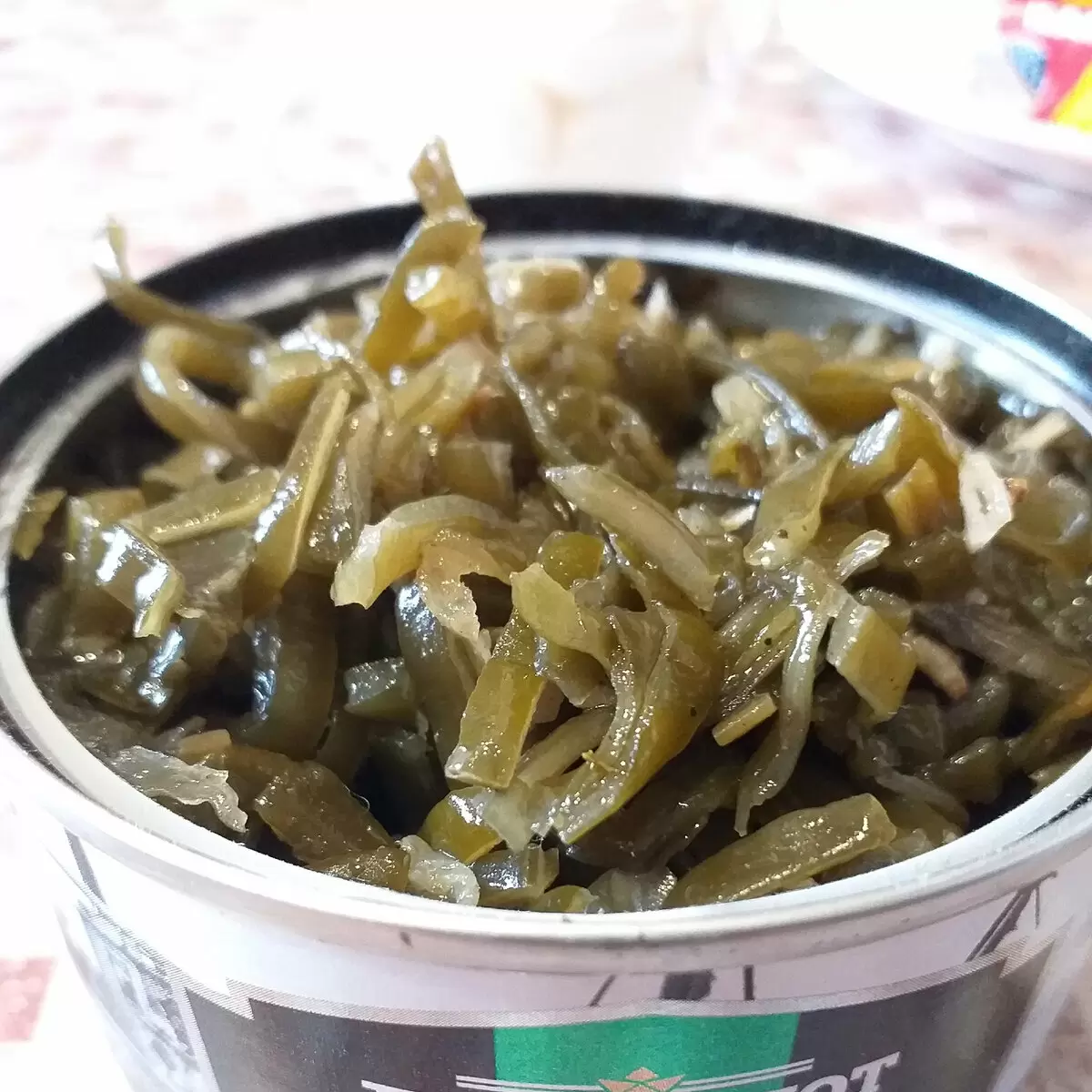 Вдохновляющий салат из морской капусты с сыром и чесноком