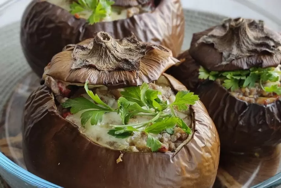 Фаршированные баклажаны: простой рецепт кулинарного шедевра для семейного ужина