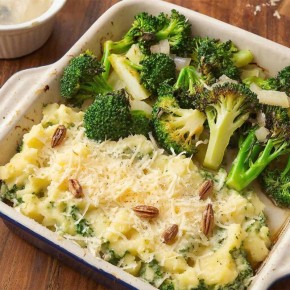 Ароматное запеченное брокколи с картофелем и сыром