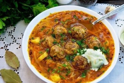Насыщенные щи с фрикадельками: простой и вкусный способ порадовать семью