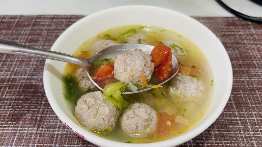 Пышный суп с фрикадельками: здоровье и вкус в каждой ложке