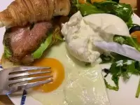 Необычные завтраки: рыба с сыром и картошка с огурцами