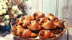 Традиционная выпечка весны: птицы из теста и семейные рецепты